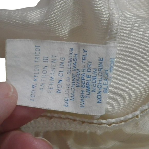 Dawn to Dusk Womens White Half Slip with Lace‎ Hem, Plus Size 1X, 33/35 - Picture 6 of 6